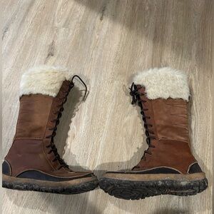 Merrell Boots with the Furrrrr Size 8